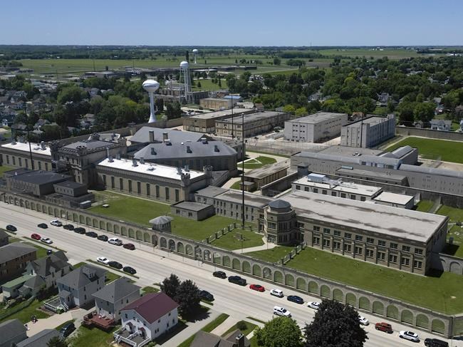 Charges against warden and guards at Wisconsin's Shawshank-like prison renew calls to close it | iNFOnews.ca Charges against warden and guards at Wisconsin's Shawshank-like prison renew calls to close it | iNFOnews.ca