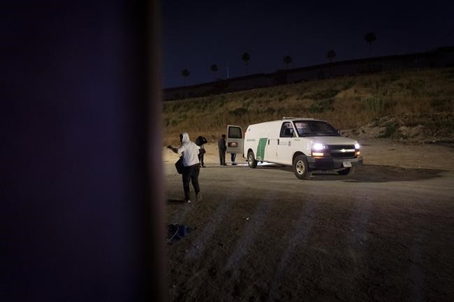 Migrants are rattled and unsure as deportations begin under new rule halting asylum | iNFOnews.ca Migrants are rattled and unsure as deportations begin under new rule halting asylum | iNFOnews.ca