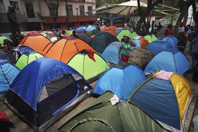 Mexican authorities clear one of Mexico City's largest downtown migrant tent encampments | iNFOnews.ca Mexican authorities clear one of Mexico City's largest downtown migrant tent encampments | iNFOnews.ca