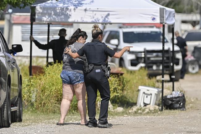 Texas sheriff says 7 suspects arrested, 11 migrants hospitalized after sting near San Antonio | iNFOnews.ca Texas sheriff says 7 suspects arrested, 11 migrants hospitalized after sting near San Antonio | iNFOnews.ca