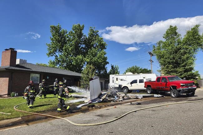 4 hospitalized after small plane crashes in suburban Denver yard after trying to land on street | iNFOnews.ca 4 hospitalized after small plane crashes in suburban Denver yard after trying to land on street | iNFOnews.ca