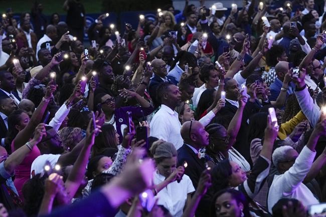 Gladys Knight, Patti LaBelle join Biden for early Juneteenth celebration on White House lawn | iNFOnews.ca