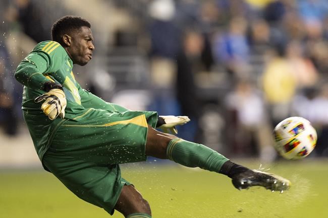 Veteran goalkeeper Sean Johnson gets contract extension from Toronto FC | iNFOnews.ca