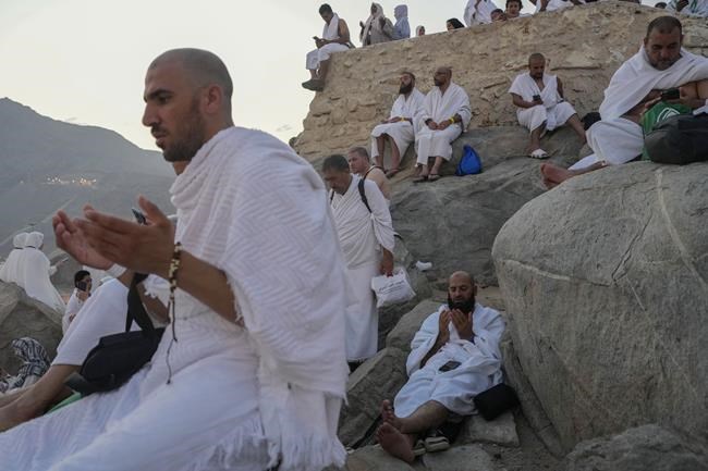 Muslim pilgrims converge at Mount Arafat for daylong worship as Hajj reaches its peak | iNFOnews.ca Muslim pilgrims converge at Mount Arafat for daylong worship as Hajj reaches its peak | iNFOnews.ca