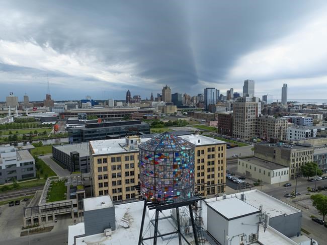 Severe, chaotic weather around US with high temperatures in Southwest and Midwest, snow in Rockies | iNFOnews.ca Severe, chaotic weather around US with high temperatures in Southwest and Midwest, snow in Rockies | iNFOnews.ca