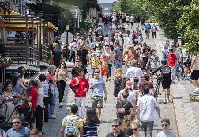 Canada's population grew to top 41 million in the first quarter: StatCan | iNFOnews.ca