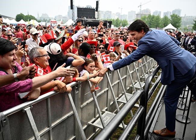 Hate the long walk on Canada Day? Ottawa mayor, feds point fingers over transit plan | iNFOnews.ca Hate the long walk on Canada Day? Ottawa mayor, feds point fingers over transit plan | iNFOnews.ca