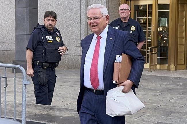 Gold bars and Sen. Bob Menendez's curiosity about their price takes central role at bribery trial | iNFOnews.ca Gold bars and Sen. Bob Menendez's curiosity about their price takes central role at bribery trial | iNFOnews.ca