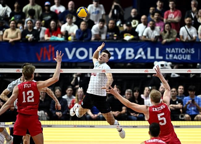 Canada's men's volleyball team stuns Brazil 3-0, advances to VNL quarterfinals | iNFOnews.ca