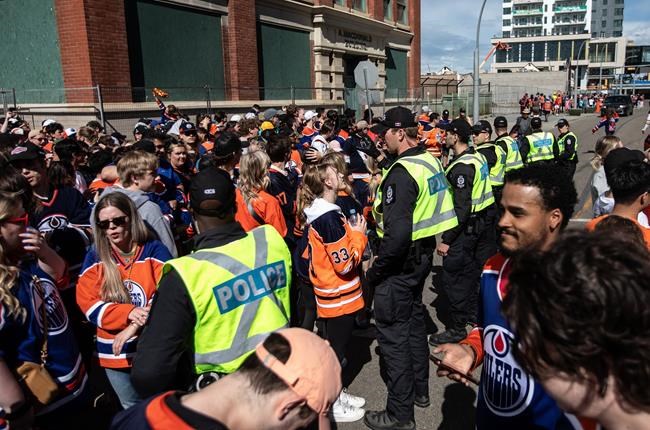 Police report few arrests despite 33,000 at Oilers Stanley Cup Game7 watch party | iNFOnews.ca Police report few arrests despite 33,000 at Oilers Stanley Cup Game7 watch party | iNFOnews.ca