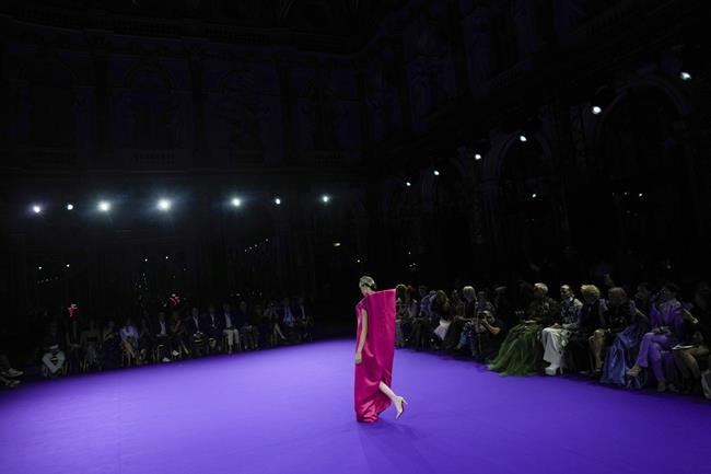 Elie Saab's classic fall couture has foliage, shimmer - and capes for men | iNFOnews.ca
