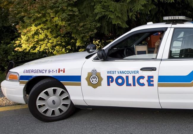 Head-on crash kills two, shuts highway, blocks ferry terminal in West Vancouver, B.C. | iNFOnews.ca