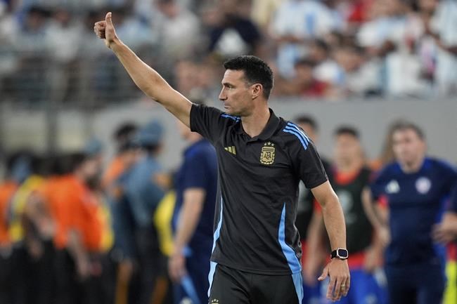 Argentina coach Scaloni suspended from Copa America match vs. Peru for being repeatedly late | iNFOnews.ca Argentina coach Scaloni suspended from Copa America match vs. Peru for being repeatedly late | iNFOnews.ca