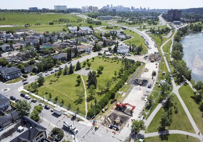 Calgary mayor asks residents to ease into indoor water use after lifting restrictions | iNFOnews.ca