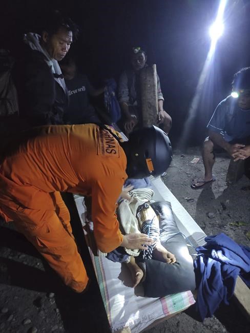 Indonesian landslide triggered by heavy rain leaves 11 dead and dozens missing at illegal gold mine | iNFOnews.ca