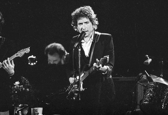 Bob Dylan is giving fans a chance to relive his 1974 tour with the Band on a staggering 27-disc set | iNFOnews.ca Bob Dylan is giving fans a chance to relive his 1974 tour with the Band on a staggering 27-disc set | iNFOnews.ca