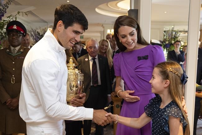 Carlos Alcaraz wins Wimbledon by beating Novak Djokovic and now owns 4 Slam titles at age 21 | iNFOnews.ca