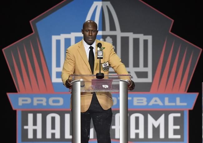 NFL Hall of Famer says he was unjustly handcuffed and 'humiliated' on a flight | iNFOnews.ca