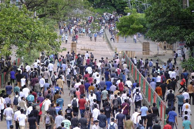 Violent clashes erupt between police and protesters in Dhaka even after 6 die during campus protests | iNFOnews.ca Violent clashes erupt between police and protesters in Dhaka even after 6 die during campus protests | iNFOnews.ca