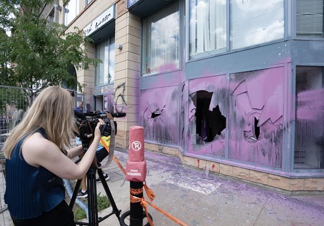 'Major damage': Vandalism at federal immigration minister's office in Montreal | iNFOnews.ca 'Major damage': Vandalism at federal immigration minister's office in Montreal | iNFOnews.ca