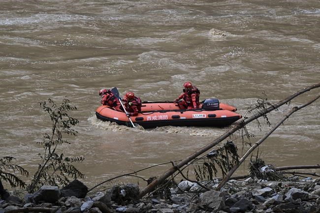11 dead and dozens missing after a highway bridge in China crumbles in flooding and heavy storms | iNFOnews.ca 11 dead and dozens missing after a highway bridge in China crumbles in flooding and heavy storms | iNFOnews.ca