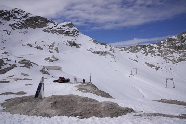 Man dies after being struck by lightning on Germany's highest peak | iNFOnews.ca