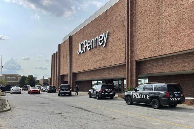 Police arrest teen after Iowa mall shooting that left 2 people hurt | iNFOnews.ca