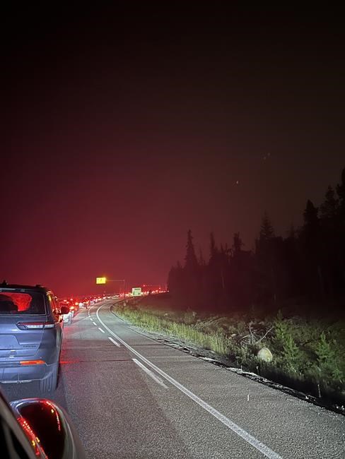 Jasper evacuees forced into B.C. to flee fires told to make U-turn to Alberta for aid | iNFOnews.ca