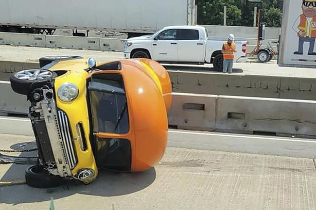 Oscar Mayer Wienermobile flips onto its side after crash along suburban Chicago highway | iNFOnews.ca