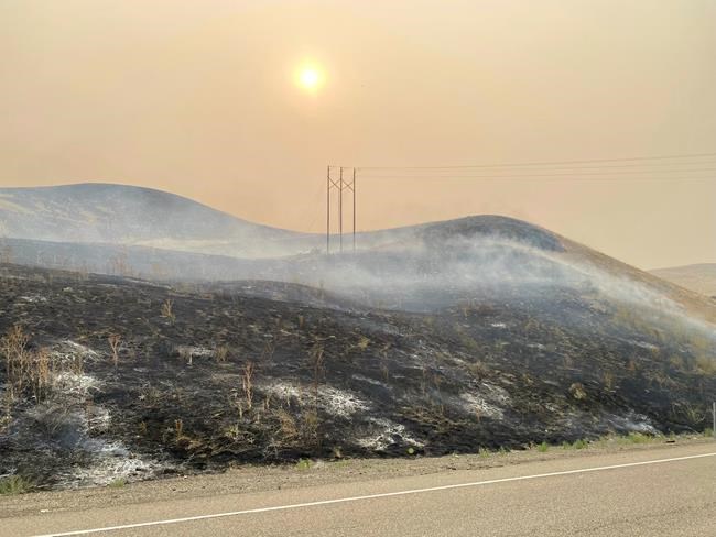 Wildfires threaten communities in the West as Oregon fire closes interstate, creates its own weather | iNFOnews.ca