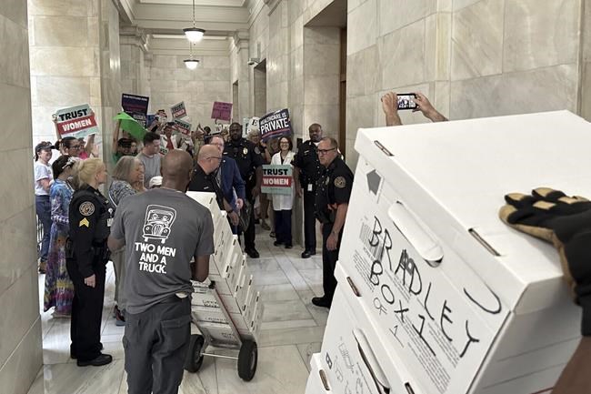 Arkansas court orders state to count signatures collected by volunteers for abortion-rights measure | iNFOnews.ca Arkansas court orders state to count signatures collected by volunteers for abortion-rights measure | iNFOnews.ca