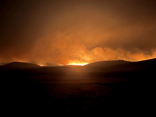 Wildfire smoke chokes parts of Canada and western US, with some areas under air quality alerts | iNFOnews.ca Wildfire smoke chokes parts of Canada and western US, with some areas under air quality alerts | iNFOnews.ca