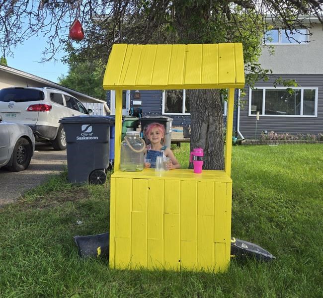 Saskatoon girl robbed at lemonade stand, heading back to work with millionaire dreams | iNFOnews.ca