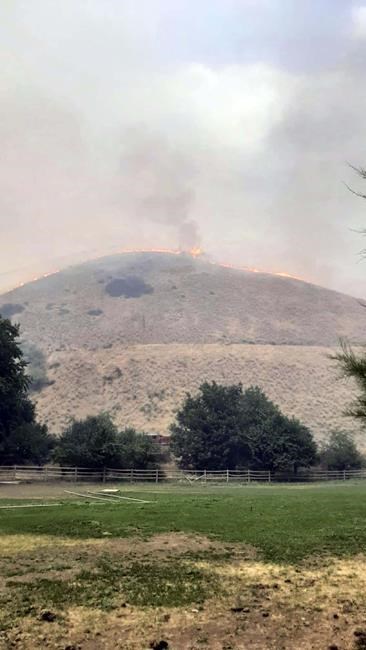 Oregon fire is the largest burning in the US. Thunderstorms and high winds are exacerbating it | iNFOnews.ca Oregon fire is the largest burning in the US. Thunderstorms and high winds are exacerbating it | iNFOnews.ca