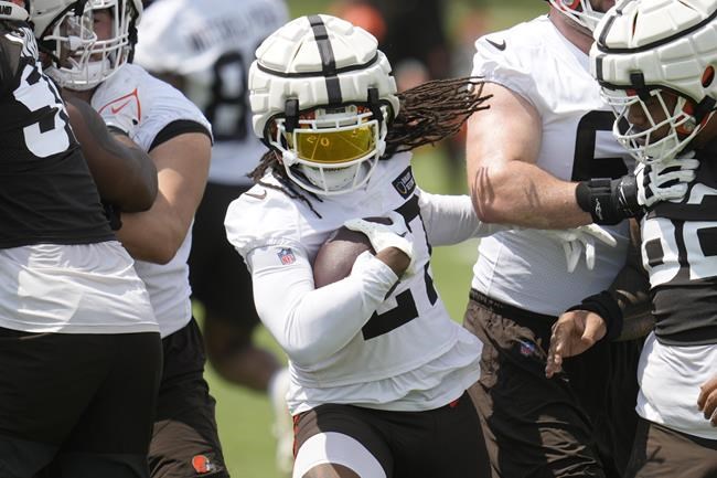Browns RB D'Onta Foreman to be released from hospital after neck injury in practice | iNFOnews.ca