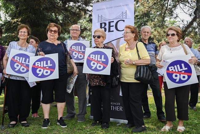 Protesters, advocates worry Quebec is complicating access to health care in English | iNFOnews.ca