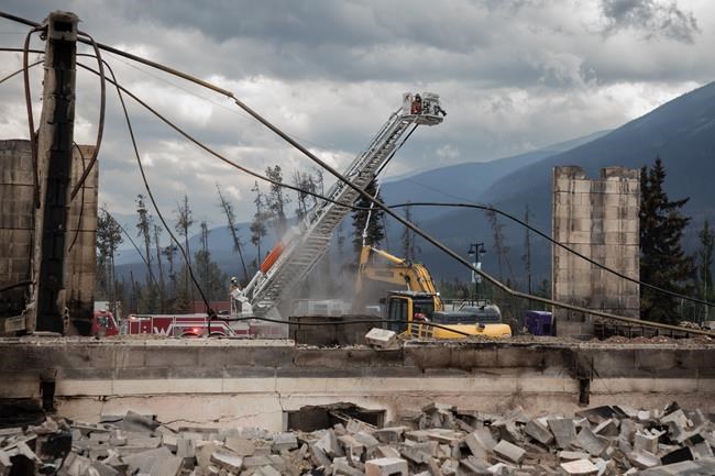 Alberta's Smith pushing to fast-track permits for rebuild of fire-ravaged Jasper | iNFOnews.ca