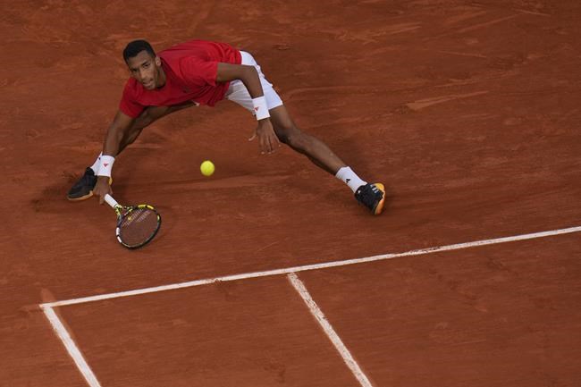 Canada's Auger-Aliassime falls to Italy's Musetti in bronze-medal match | iNFOnews.ca