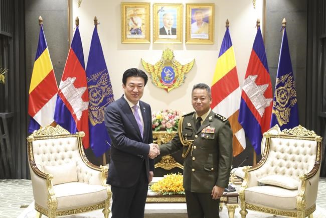 Japan's defense minister begins visits to Cambodia and Vietnam, both under Beijing's shadow | iNFOnews.ca