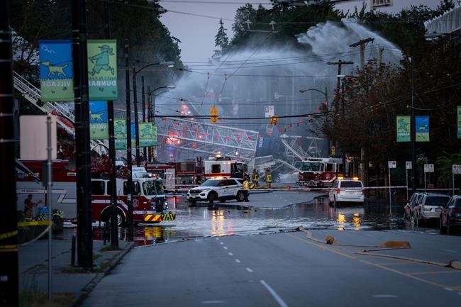 Vancouver residents displaced after major fire burns homes as crane collapses | iNFOnews.ca Vancouver residents displaced after major fire burns homes as crane collapses | iNFOnews.ca