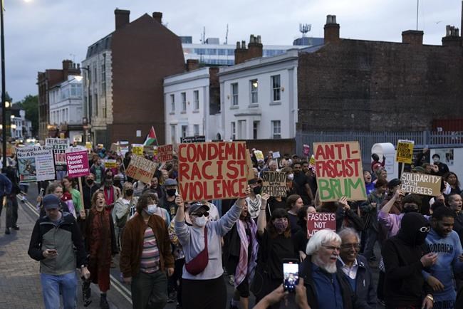 British police prepared for far-right agitators. They found peaceful anti-racism protesters instead | iNFOnews.ca