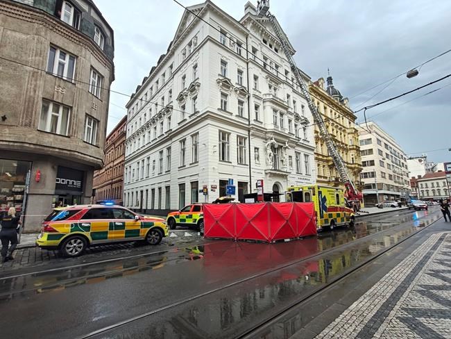 Part of falling cornice kills 1 at Prague tram stop | iNFOnews.ca Part of falling cornice kills 1 at Prague tram stop | iNFOnews.ca