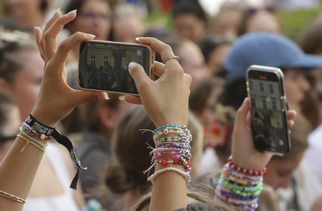 Taylor Swift fans are devastated by canceled Eras Tour shows in Austria over apparent attack plot | iNFOnews.ca Taylor Swift fans are devastated by canceled Eras Tour shows in Austria over apparent attack plot | iNFOnews.ca