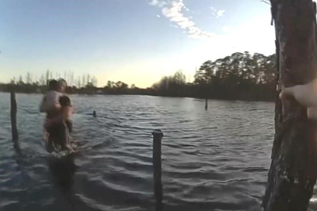 Florida sheriff's deputy rescues missing 5-year-old autistic boy from pond | iNFOnews.ca