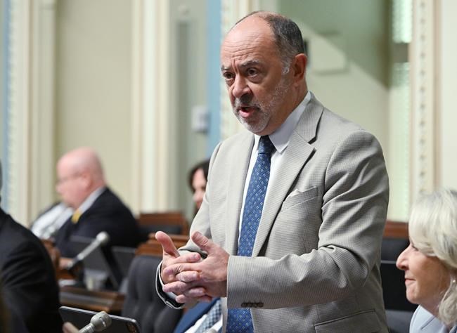 Quebec says it won't limit health care in English, open to 'clarifying' directive | iNFOnews.ca