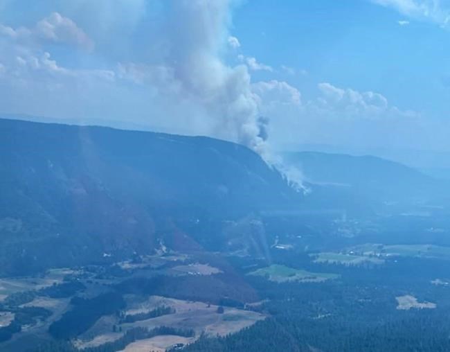 Officials lift brief evacuation order for Valemount, B.C., as fire risk eases | iNFOnews.ca
