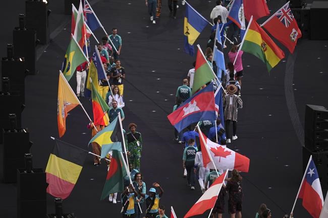 Canadian Olympians bid Paris 'adieu' in closing ceremony | iNFOnews.ca