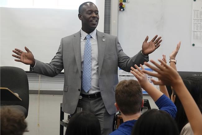 New metal detectors delay students' first day of school in one South Florida district | iNFOnews.ca New metal detectors delay students' first day of school in one South Florida district | iNFOnews.ca