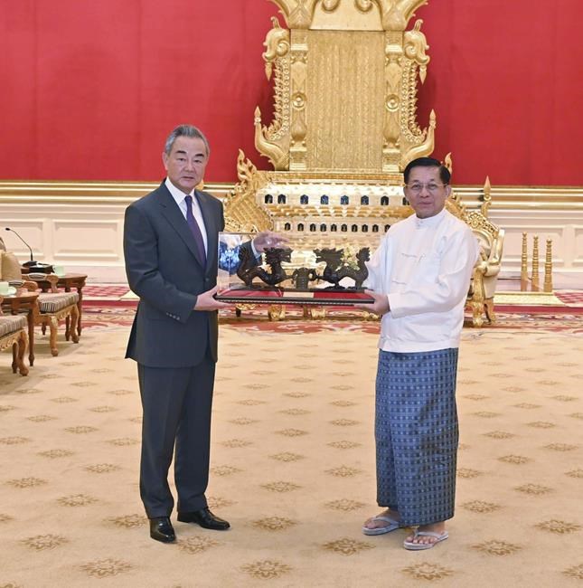 China's foreign minister meets with Myanmar's military boss as civil war strains their relations | iNFOnews.ca China's foreign minister meets with Myanmar's military boss as civil war strains their relations | iNFOnews.ca