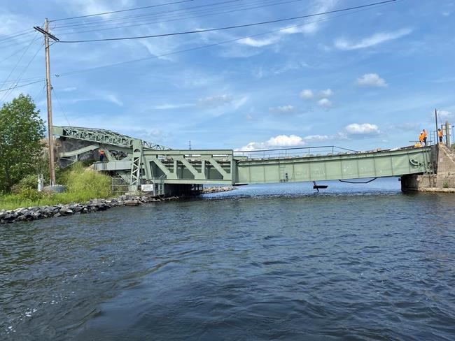 Rail bridge collapses near the US-Canada border | iNFOnews.ca Rail bridge collapses near the US-Canada border | iNFOnews.ca